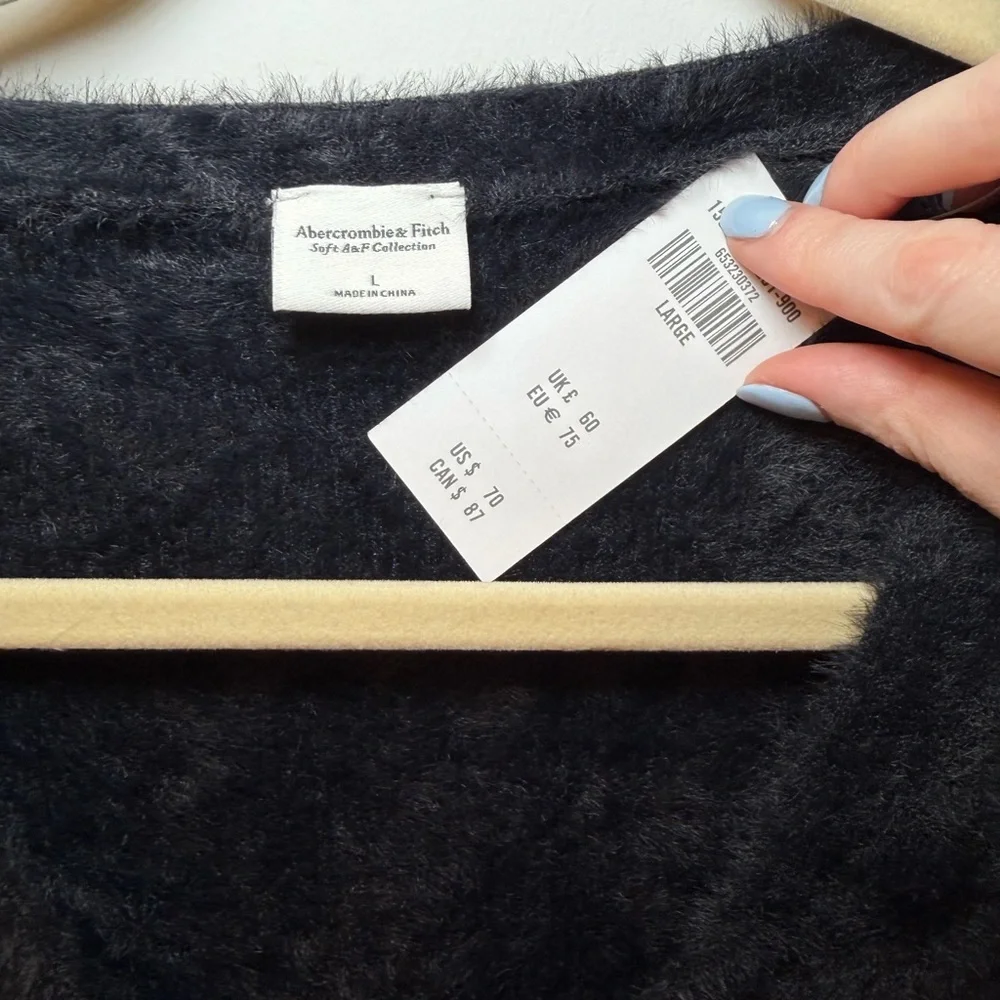 NWT Abercrombie and Fitch Black Soft V-Neck Fuzzy Cardigan Sweater